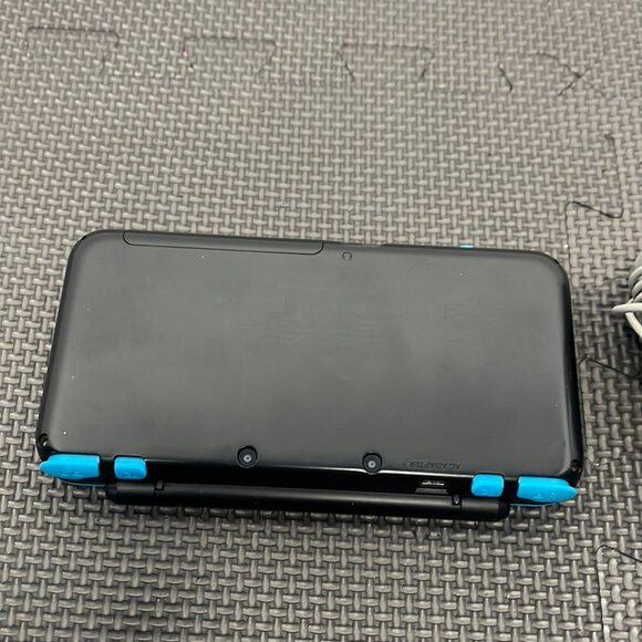 Nintendo 2DS PARTS ONLY - Picture 3 of 3